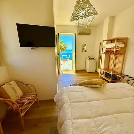 Bed & Breakfast Terrazze Sul Mare 3*